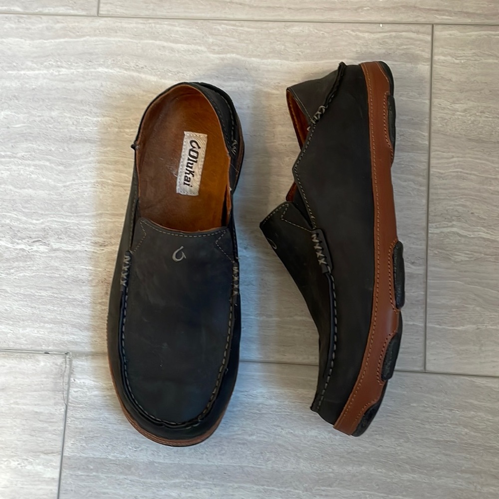 Olukai men’s black leather loafer. Size 10